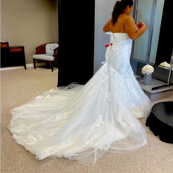 Essence of Australia Wedding Dress - Picture 1 of 12